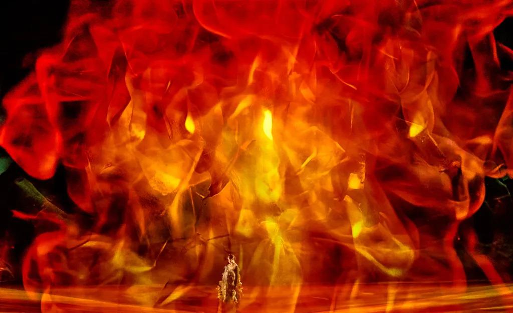 《女武神》彩排画面 摄影：恩里科·纳夫拉斯